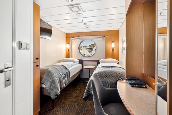 Polar Outside | Twin on lower or middle deck with window